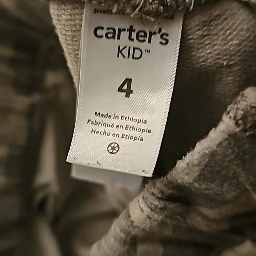 Kids size 4 gray camouflage joggers
